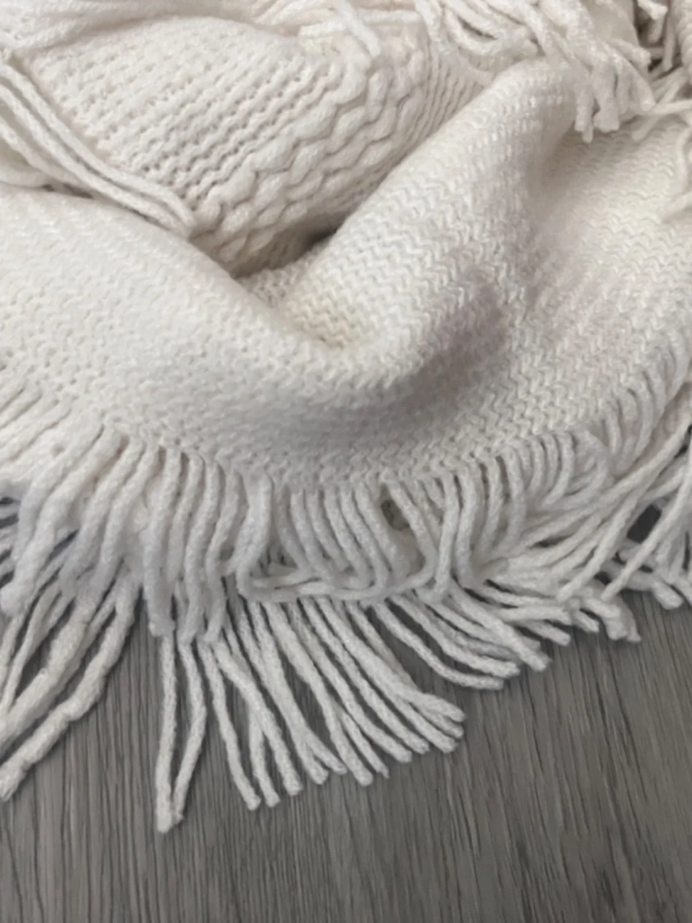 (NWT) Women's INC International Concepts Ivory Raschel-Knit Loop Scarf W/Fringe